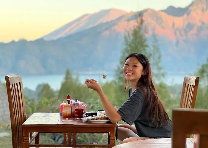 Moon Hill * Kubupenlokan
